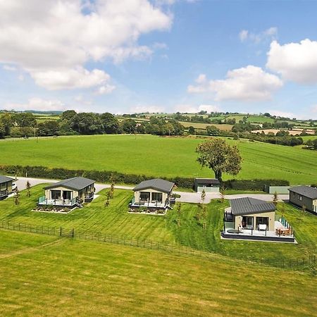 Midsomer Lodges Pilton Exterior photo