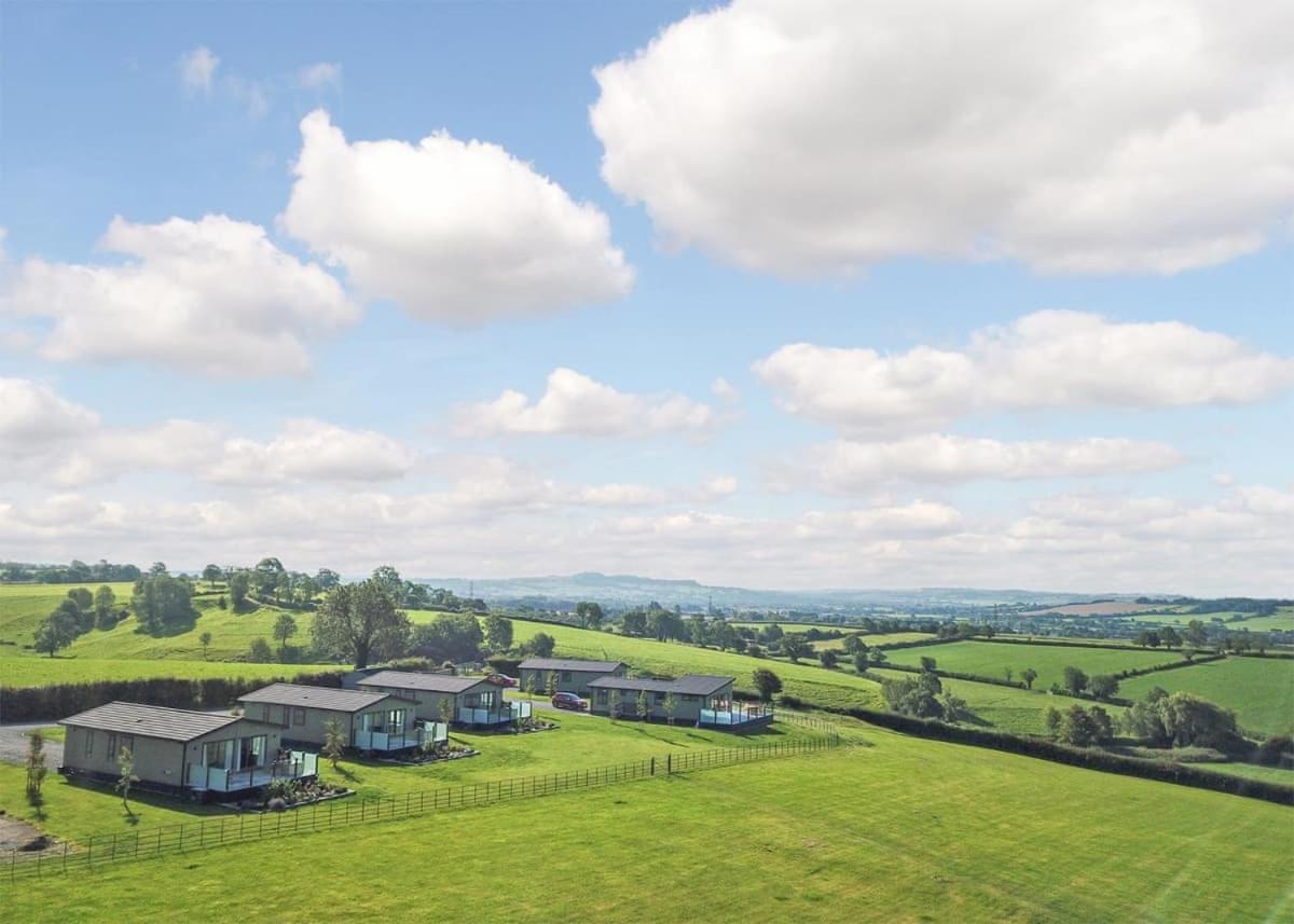 Midsomer Lodges Pilton Exterior photo