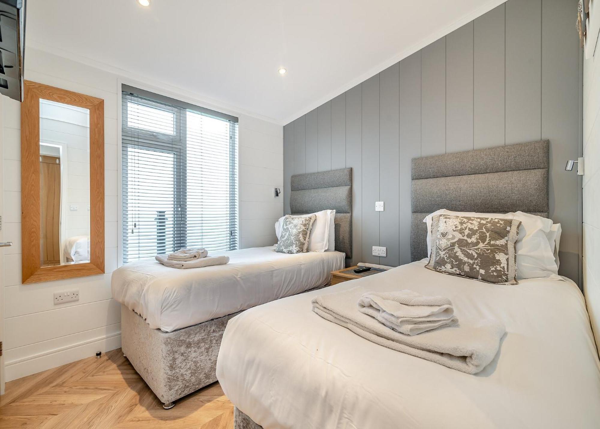 Midsomer Lodges Pilton Room photo