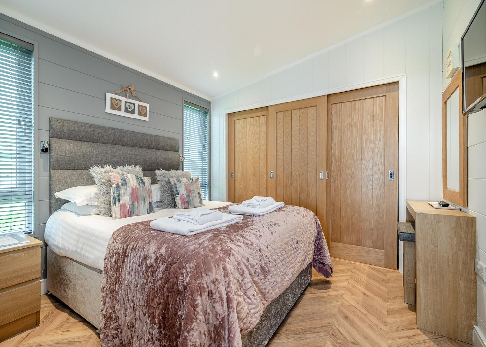 Midsomer Lodges Pilton Room photo