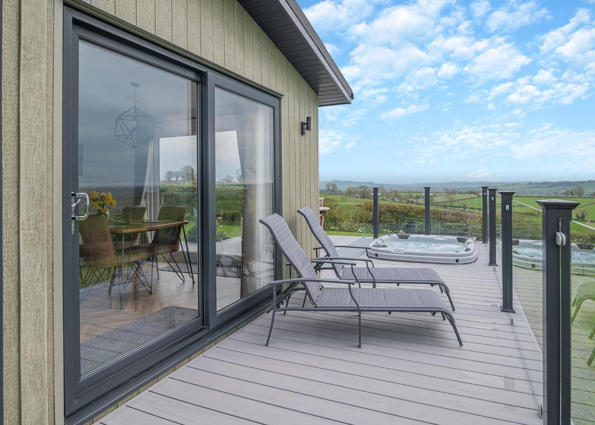 Midsomer Lodges Pilton Exterior photo